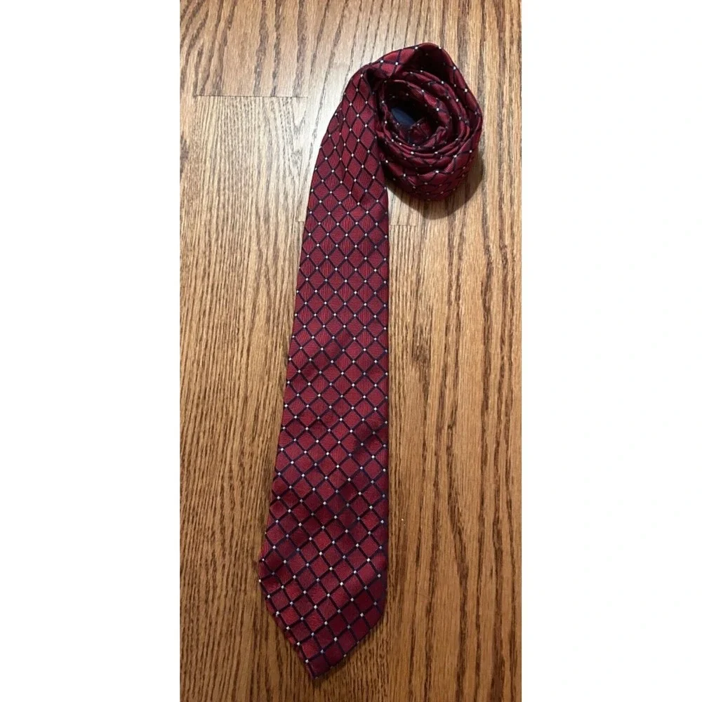 NAUTICA MENS NECK TIE RED WITH NAVY BLUE AND WHITE 3.5 X 56